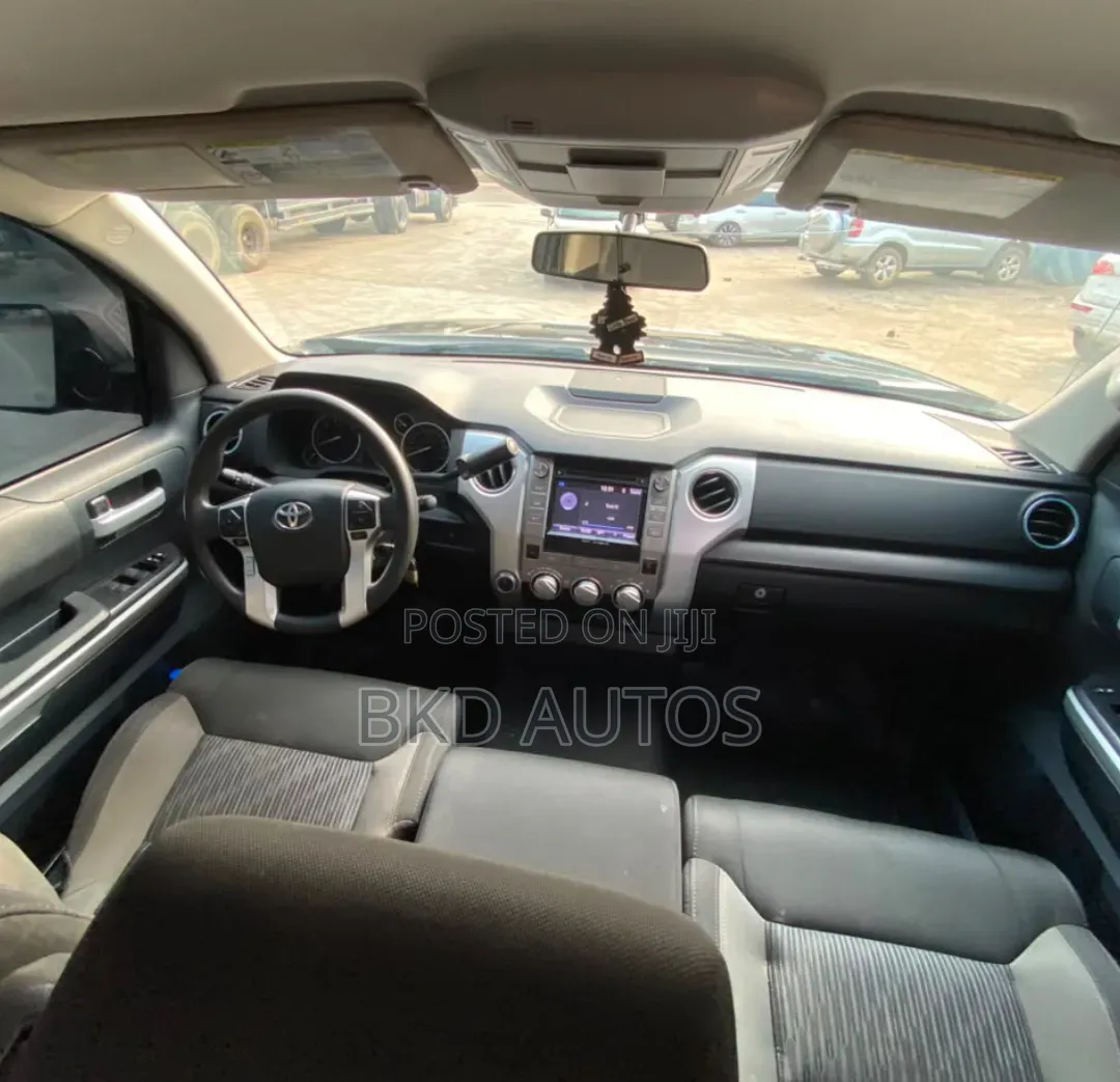 Toyota Tundra 2016 Black