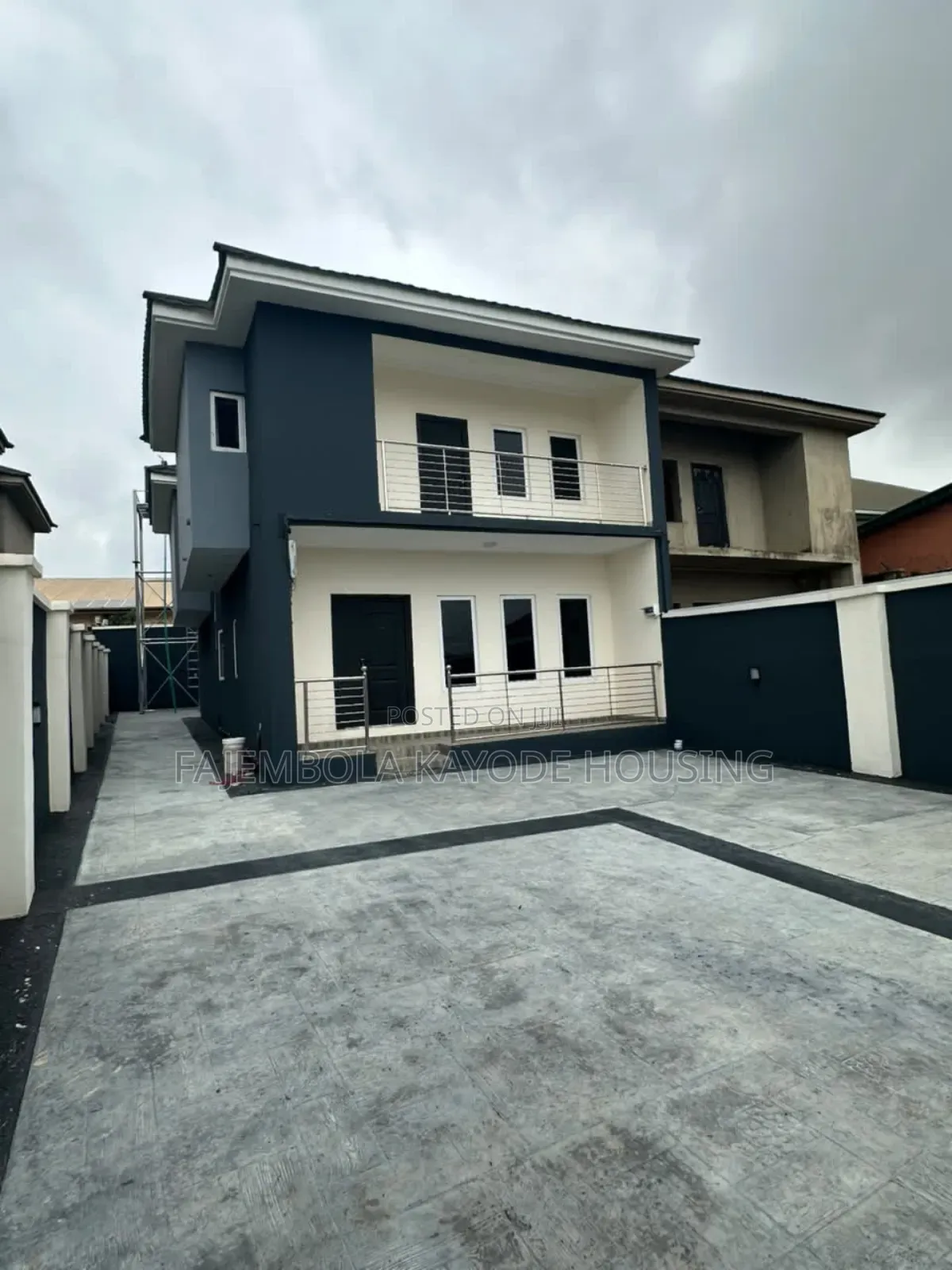 3bdrm Duplex in Oyewole Street, Akobo for rent