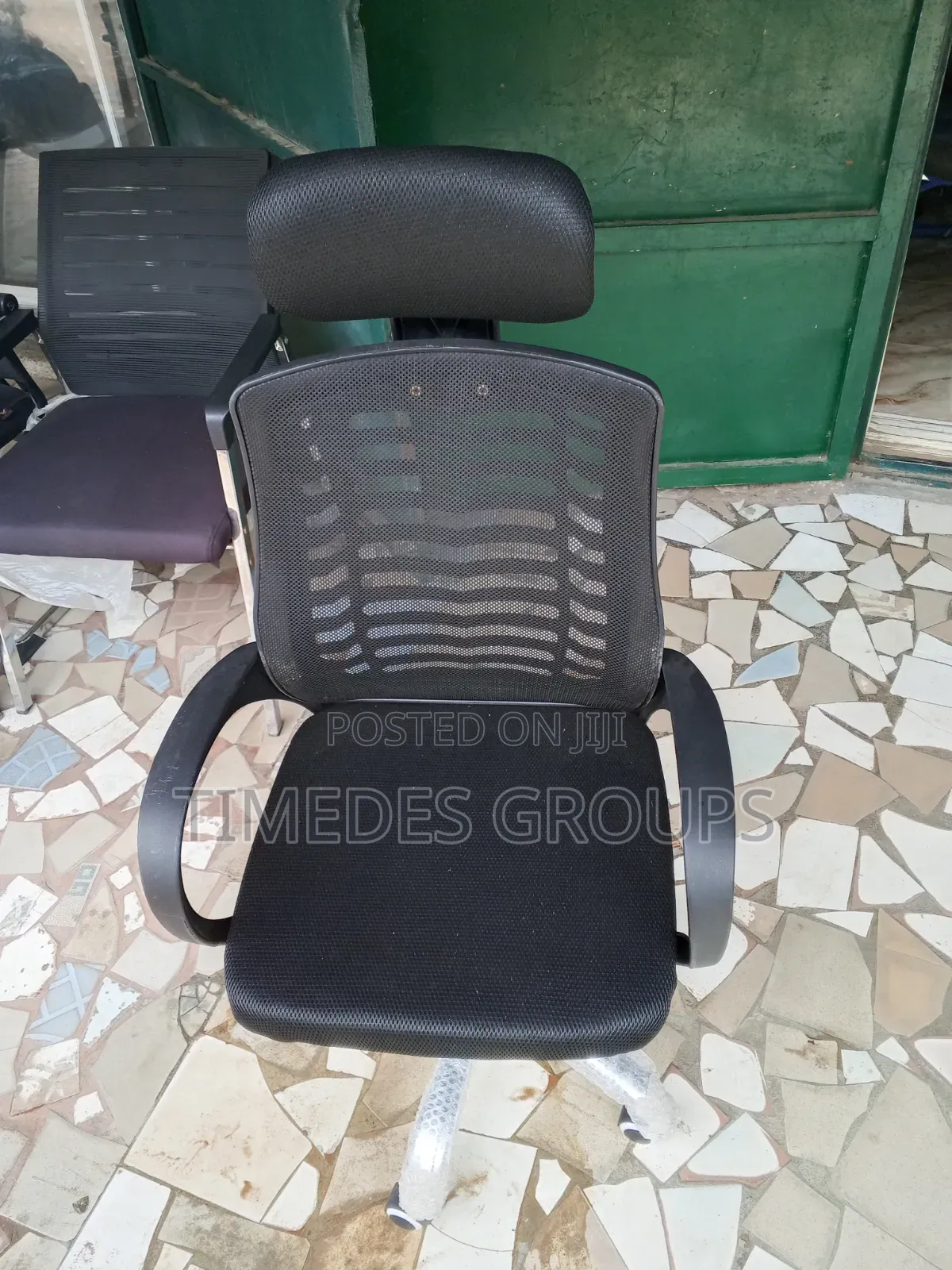 Swivel Head Rest Office Chair
