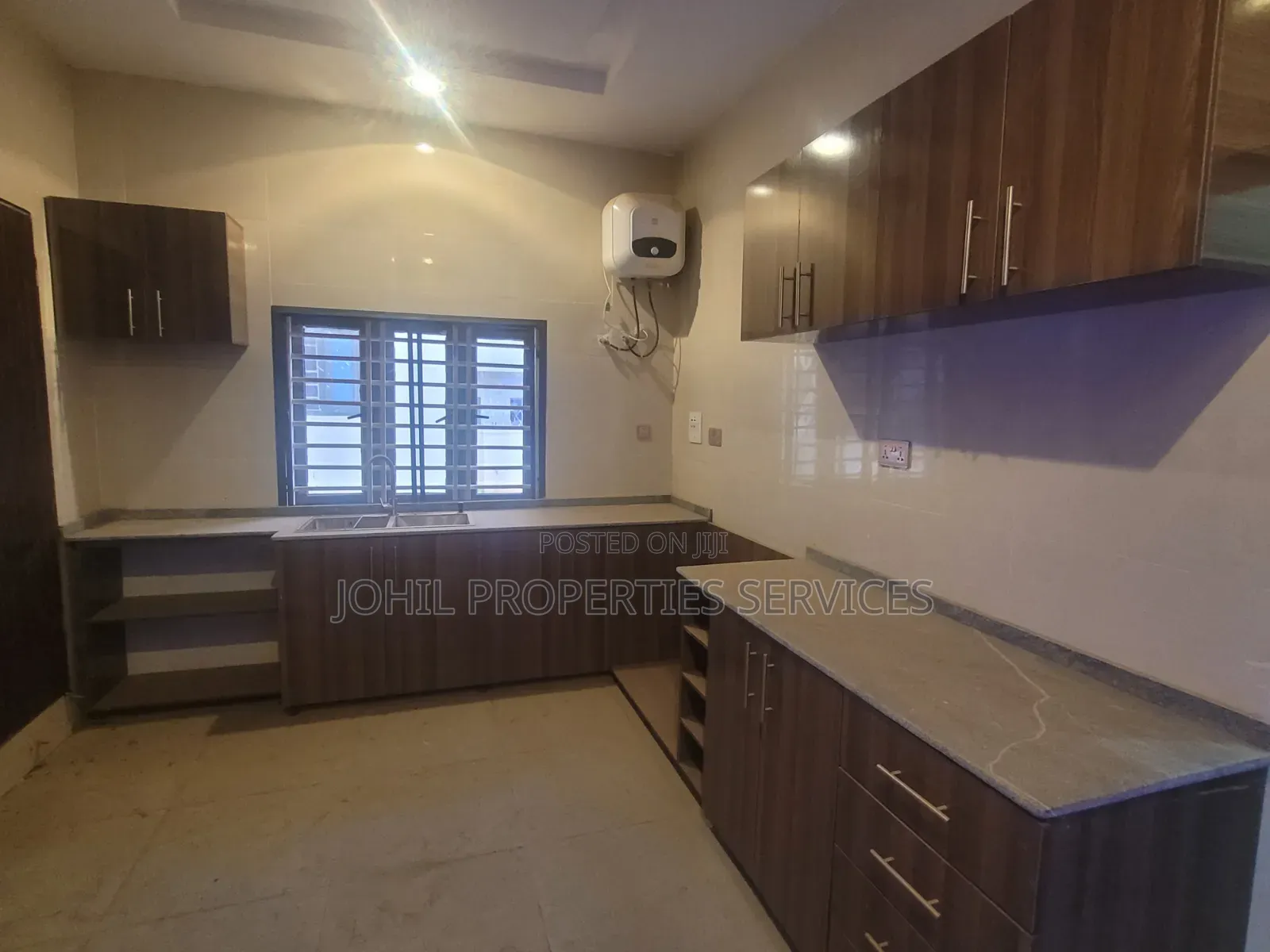 3bdrm Block of Flats in Admiralty Estate, Asokoro for rent