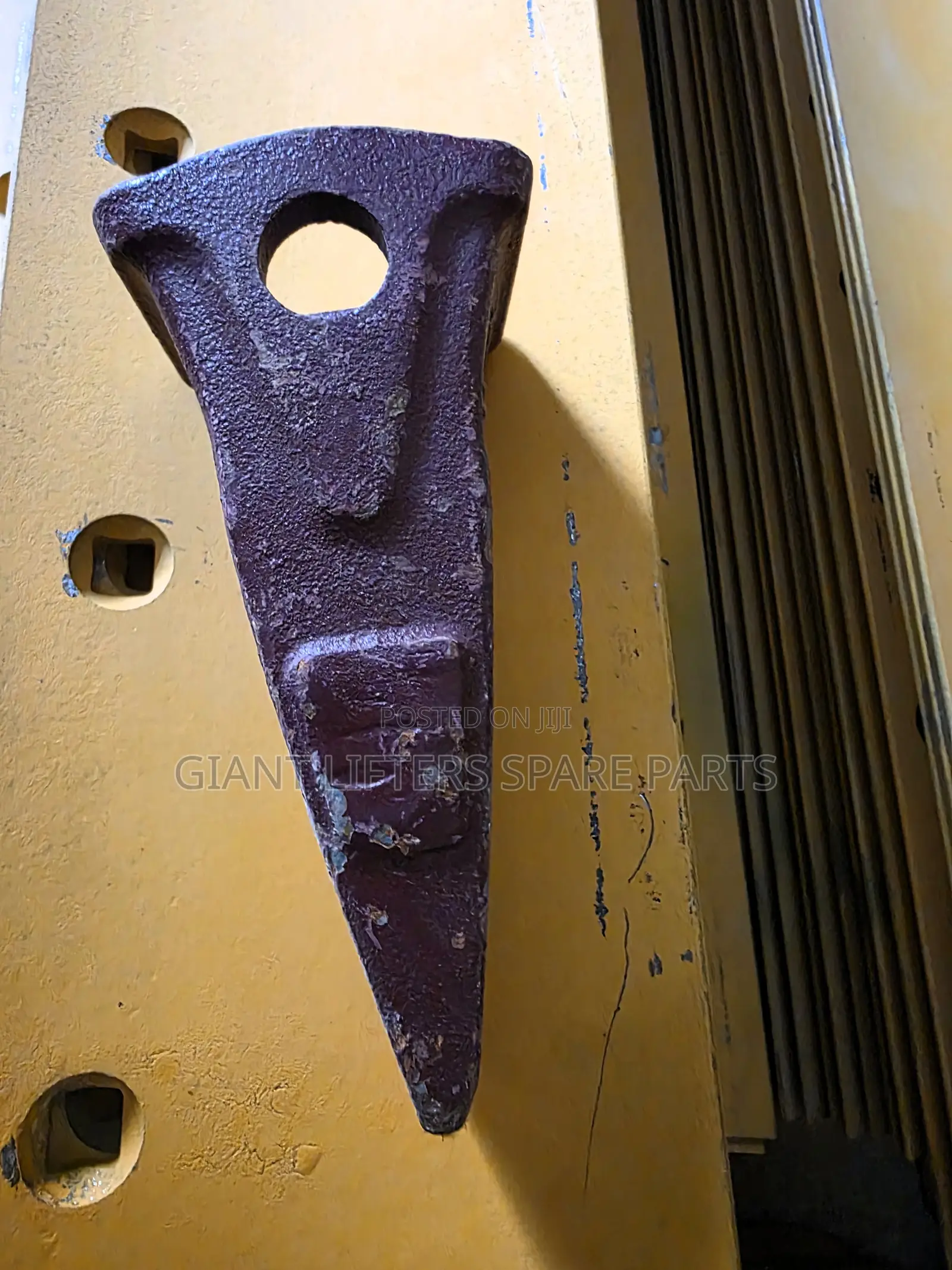 Komatsu PC200 Bucket Tooth 205-70-19570