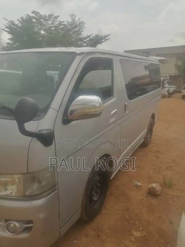 Toyota HiAce 2018 Silver