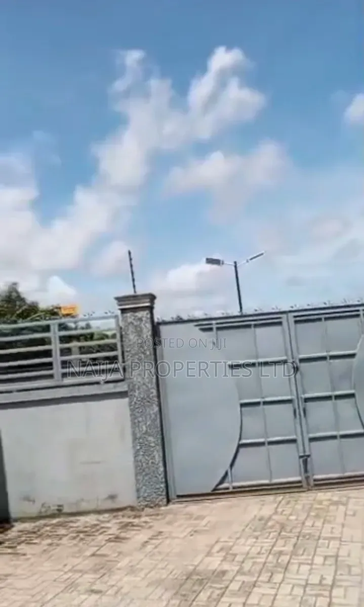 3bdrm Townhouse / Terrace in Monastery Rd, Sangotedo for rent