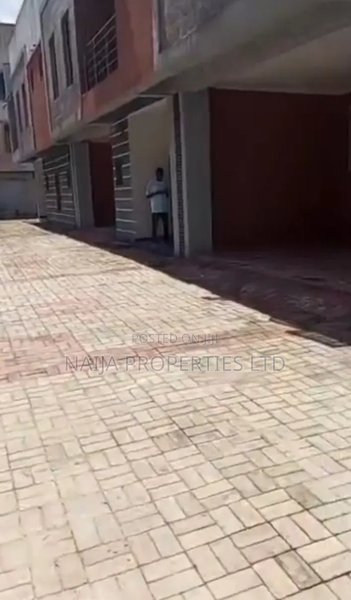 3bdrm Townhouse / Terrace in Monastery Rd, Sangotedo for rent
