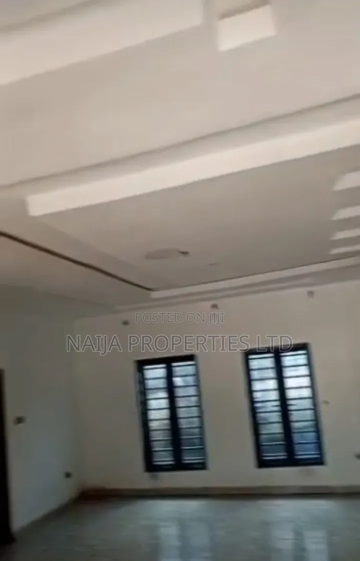 3bdrm Townhouse / Terrace in Monastery Rd, Sangotedo for rent