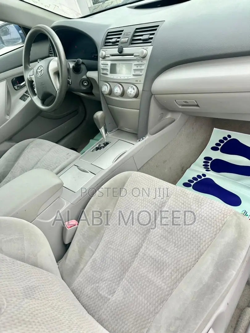 Toyota Camry LE 4dr Sedan (2.5L 4cyl 6A) 2011 Blue