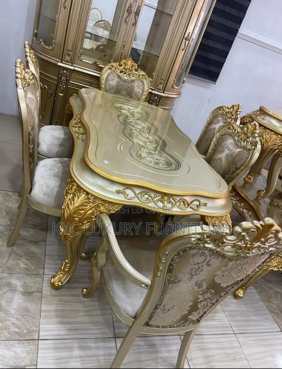 Royal 6 Seaters Dining Table
