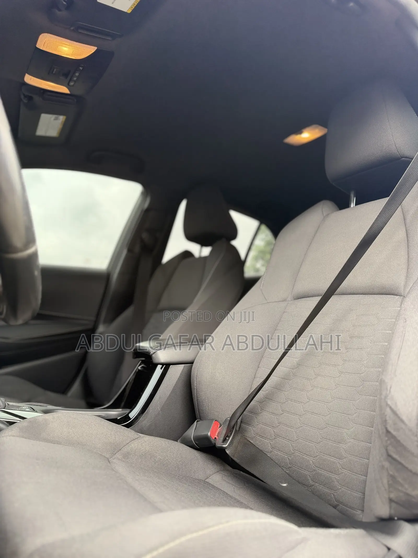 Toyota Corolla SE (1.8L 4cyl 6M) 2019 Silver