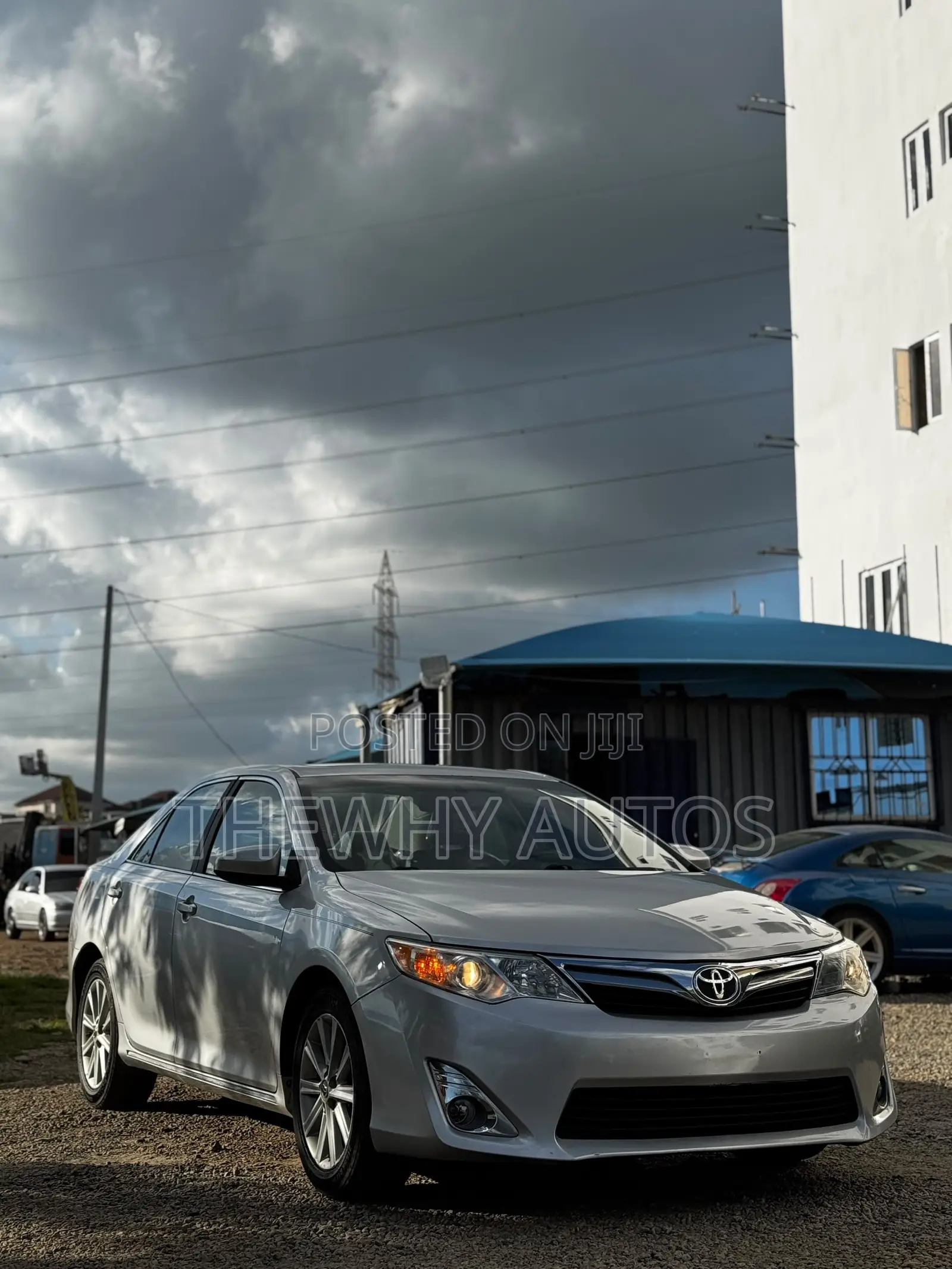 Toyota Camry XLE 4dr Sedan (2.5L 4cyl 6A) 2012 Silver