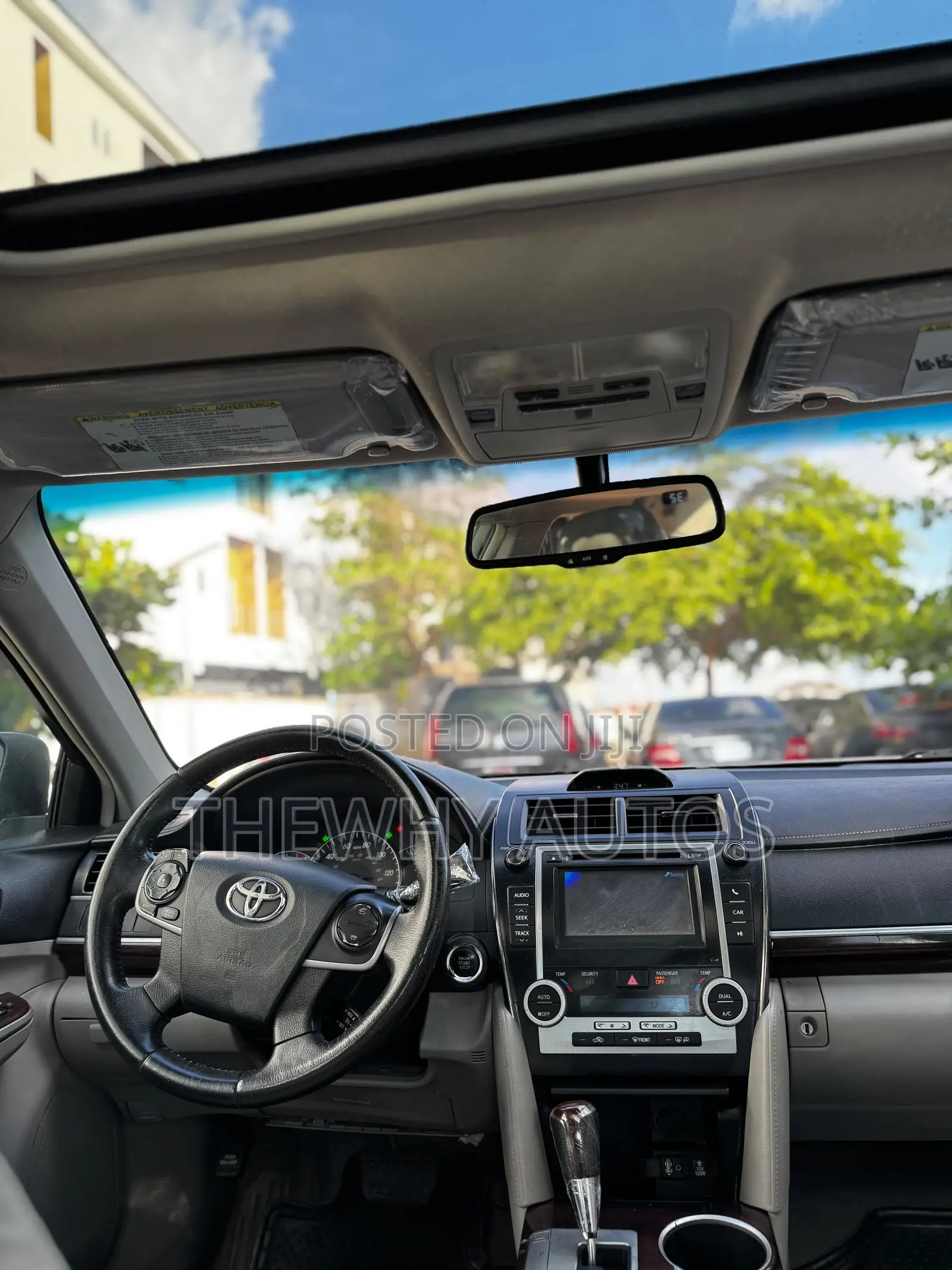 Toyota Camry XLE 4dr Sedan (2.5L 4cyl 6A) 2012 Silver