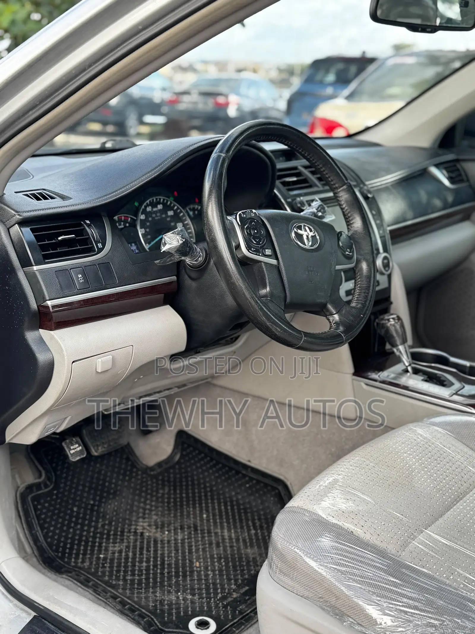 Toyota Camry XLE 4dr Sedan (2.5L 4cyl 6A) 2012 Silver