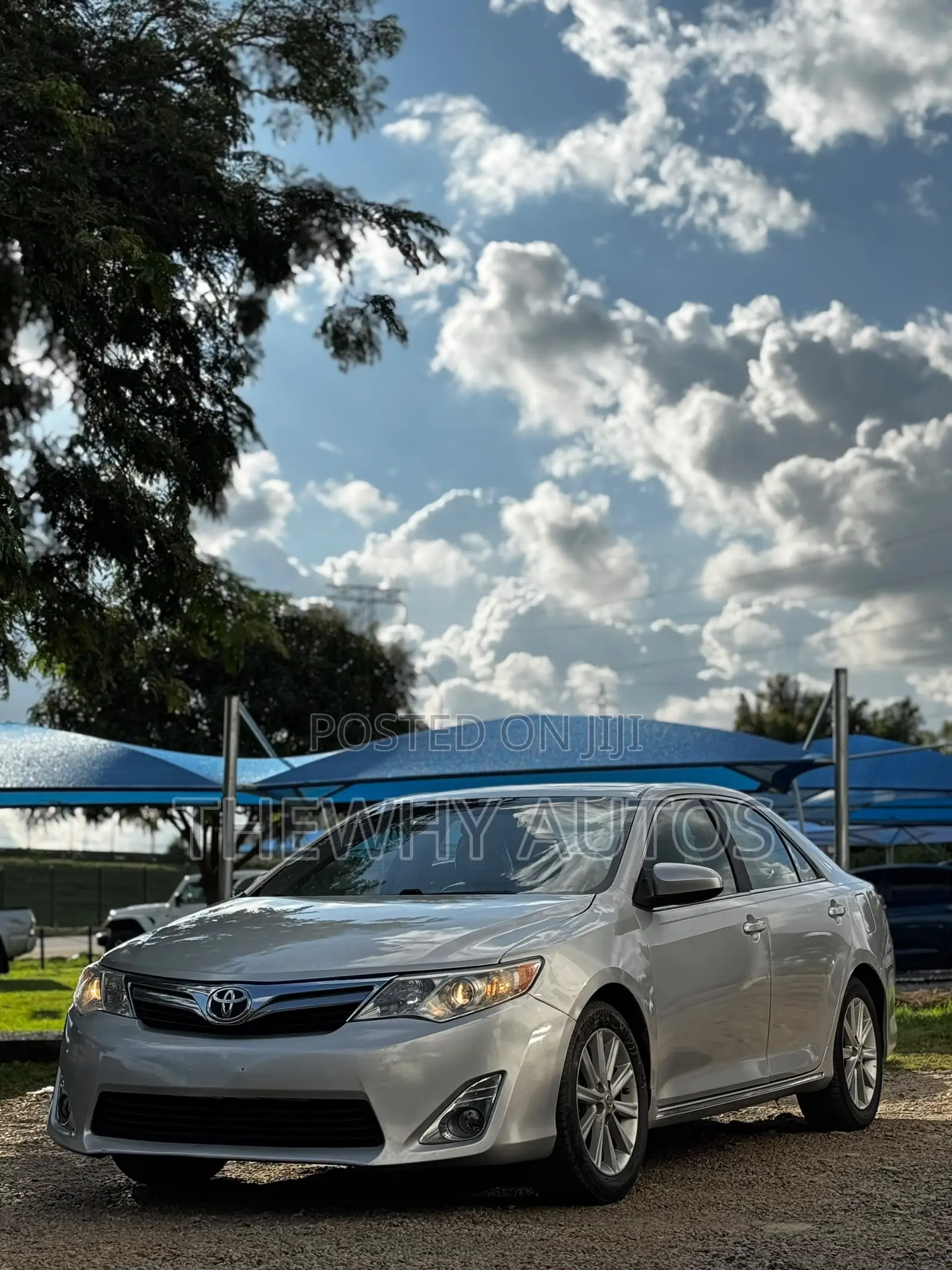 Toyota Camry XLE 4dr Sedan (2.5L 4cyl 6A) 2012 Silver