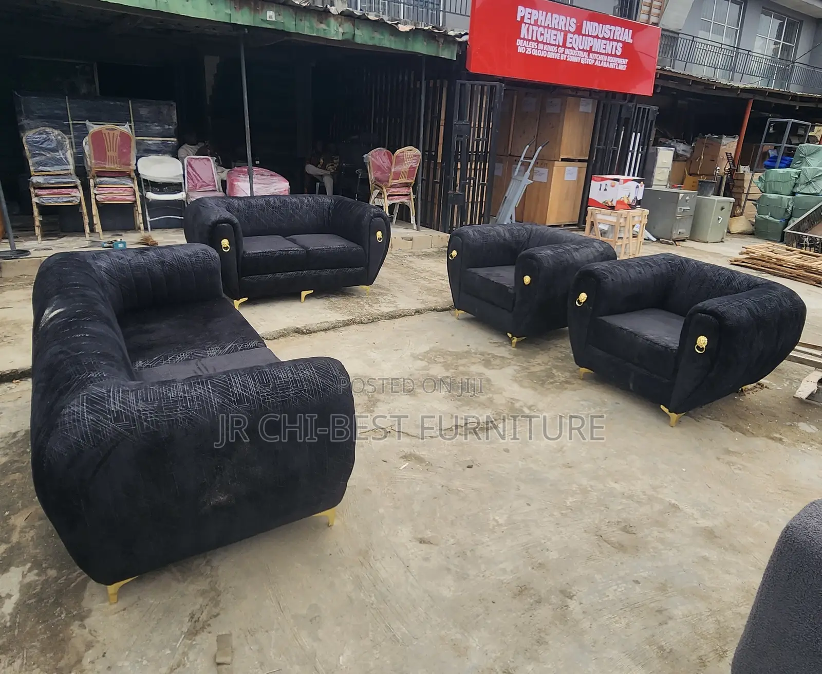 Complete Set of Fabric Upholstery Sofa of Standard Quality