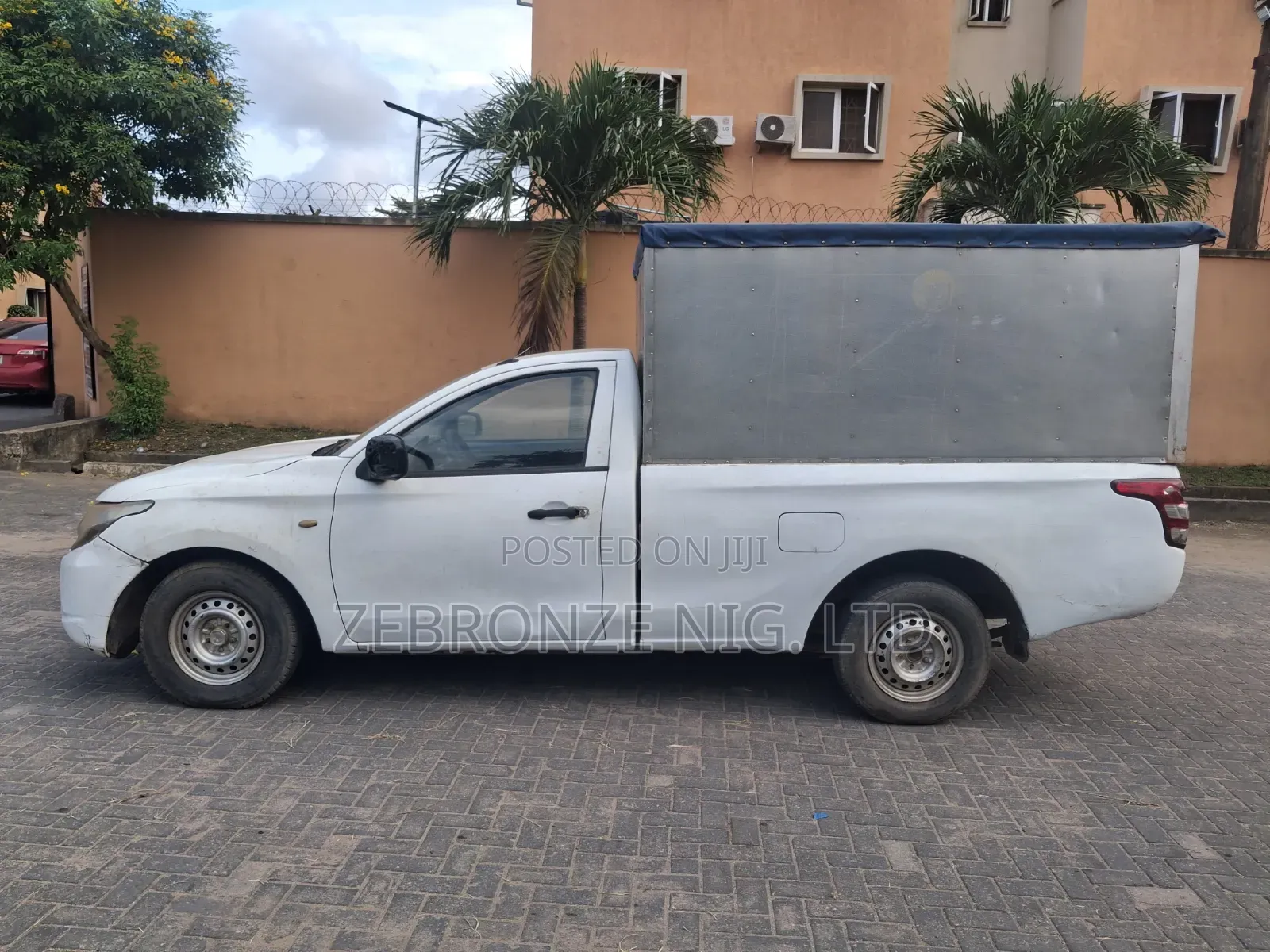 Mitsubishi L200 2011 White