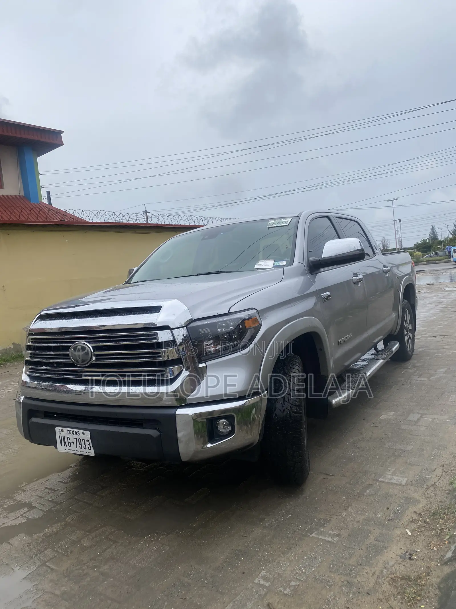 Toyota Tundra Limited 5.7L V8 4x4 Double Cab 6.6 ft. box 145.7 in. WB