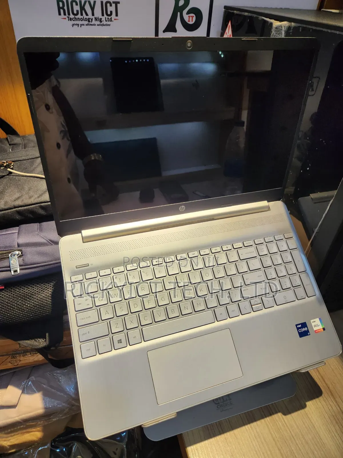 Laptop HP 15-dy2075tg 8GB Intel Core i7 SSD 256GB