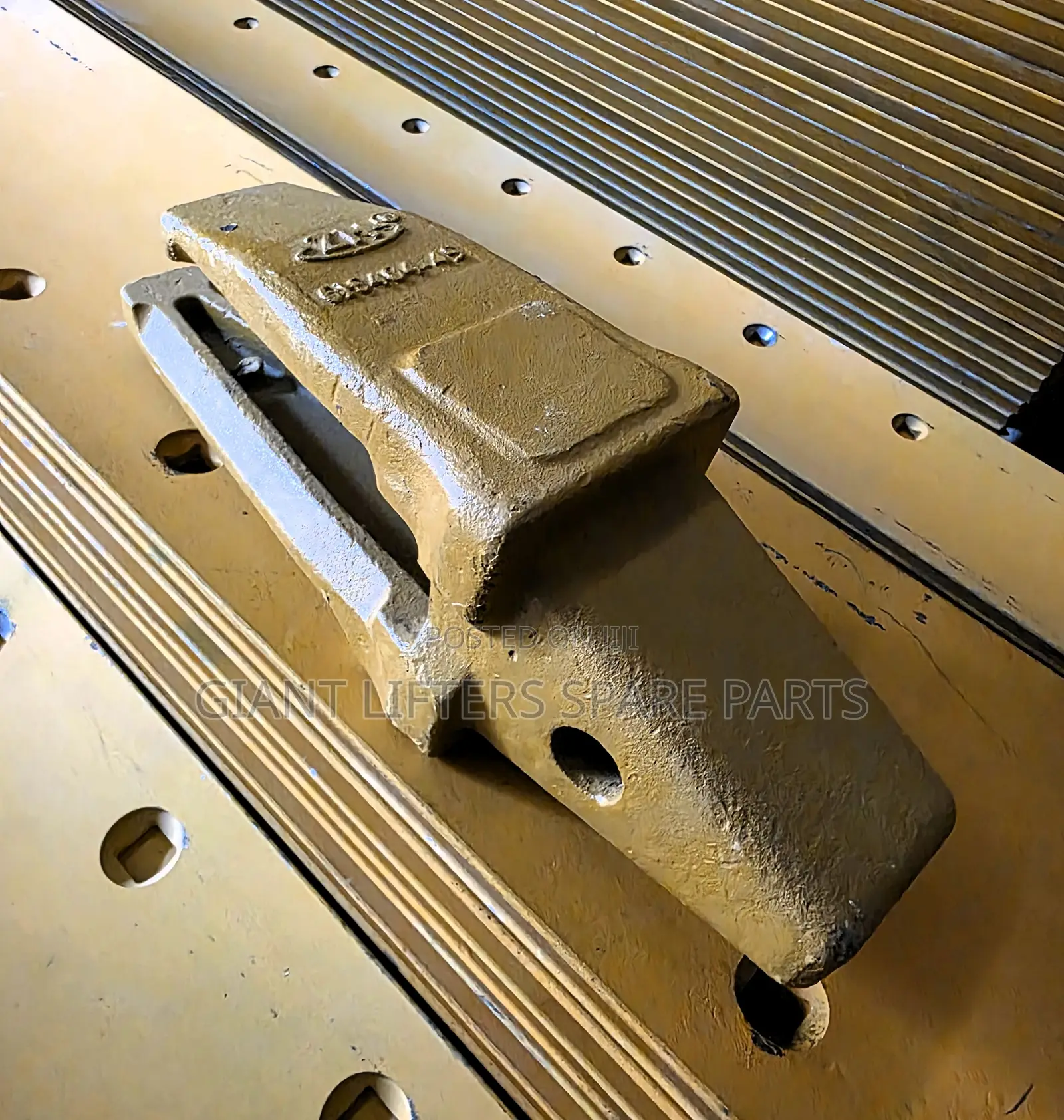 6I6404 J400 Bucket Adapter – Weld-on Center