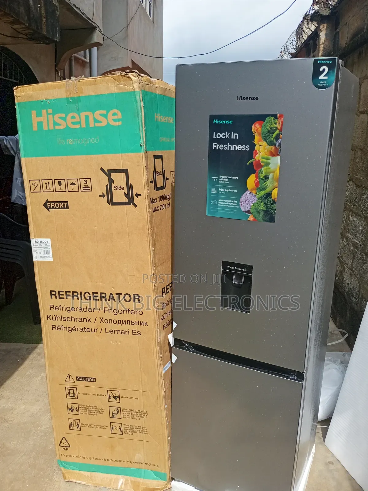 Hisense 264L Bottom Freezer Refrigerator With Built-in Water Dispenser