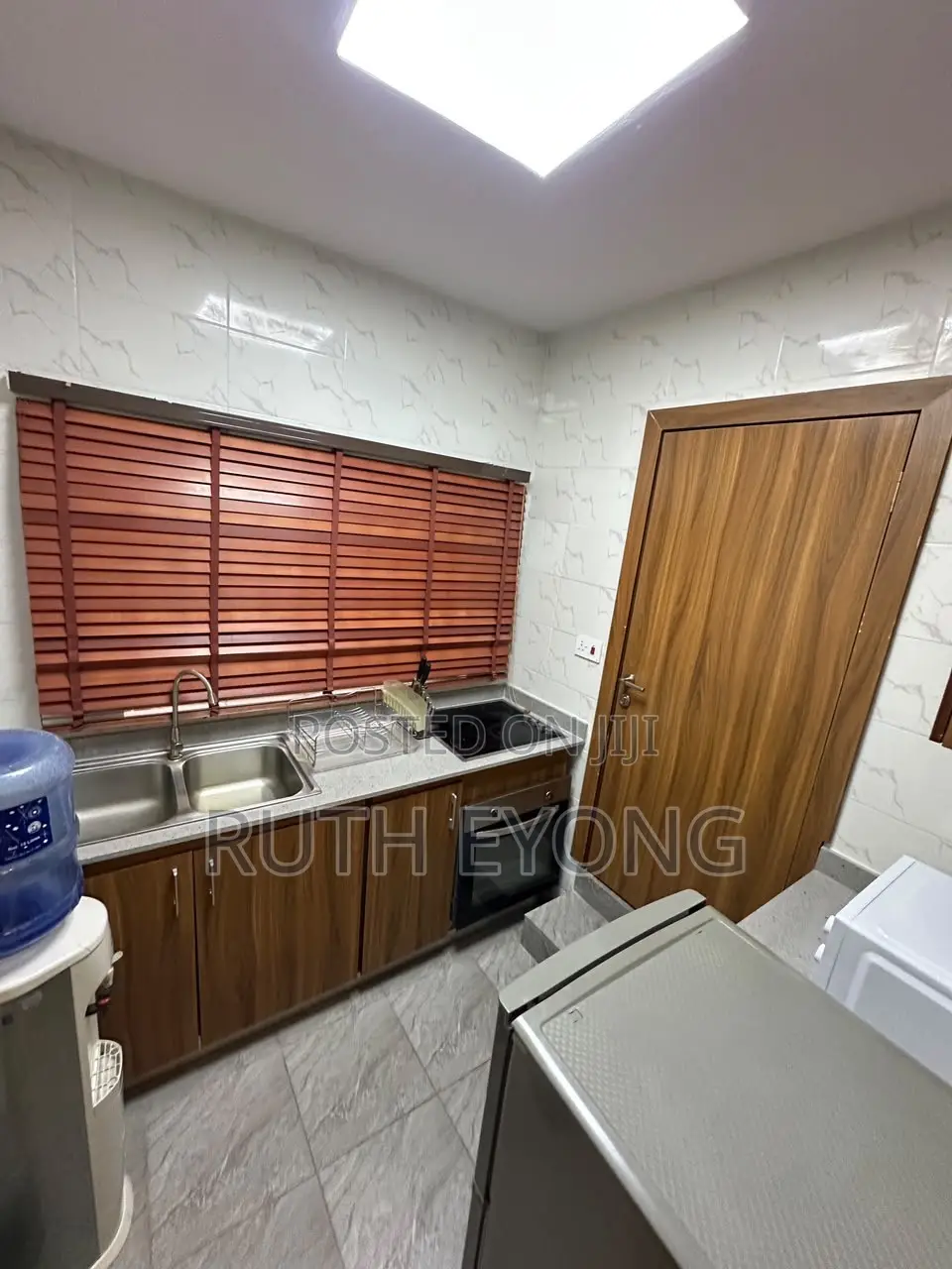 Furnished 2bdrm Apartment in ๐ฉ๐ถ๐ฐ๐๐ผ๐ฟ๐ถ๐ฎ ๐๐๐น๐ฎ๐ป๐ฑ, Adeola Odeku for rent