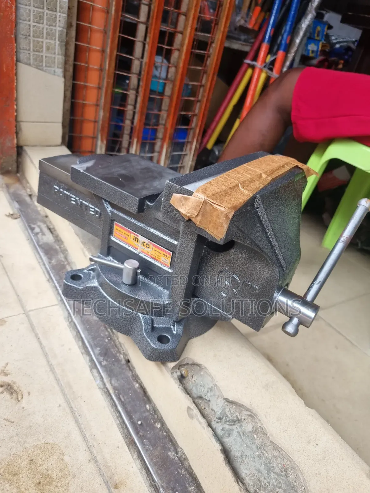 8" Ingco Swivel Base Bench Vise