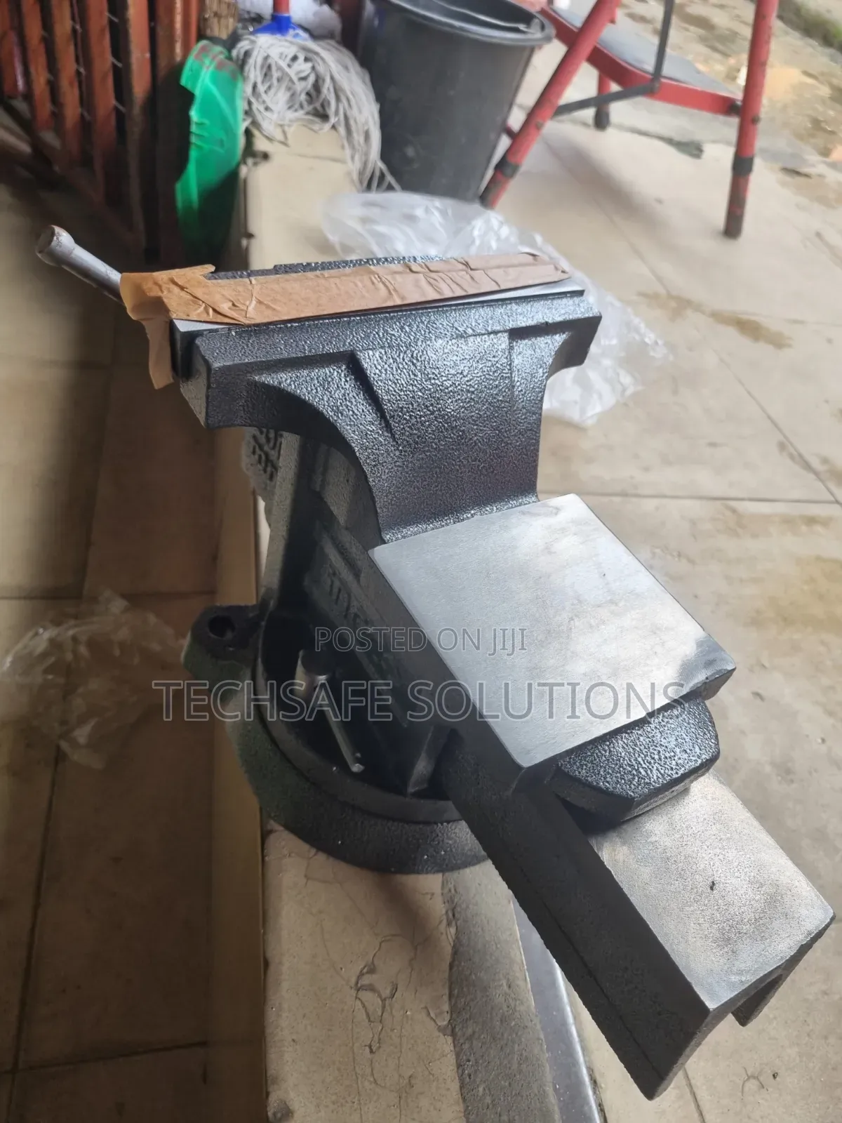 8" Ingco Swivel Base Bench Vise