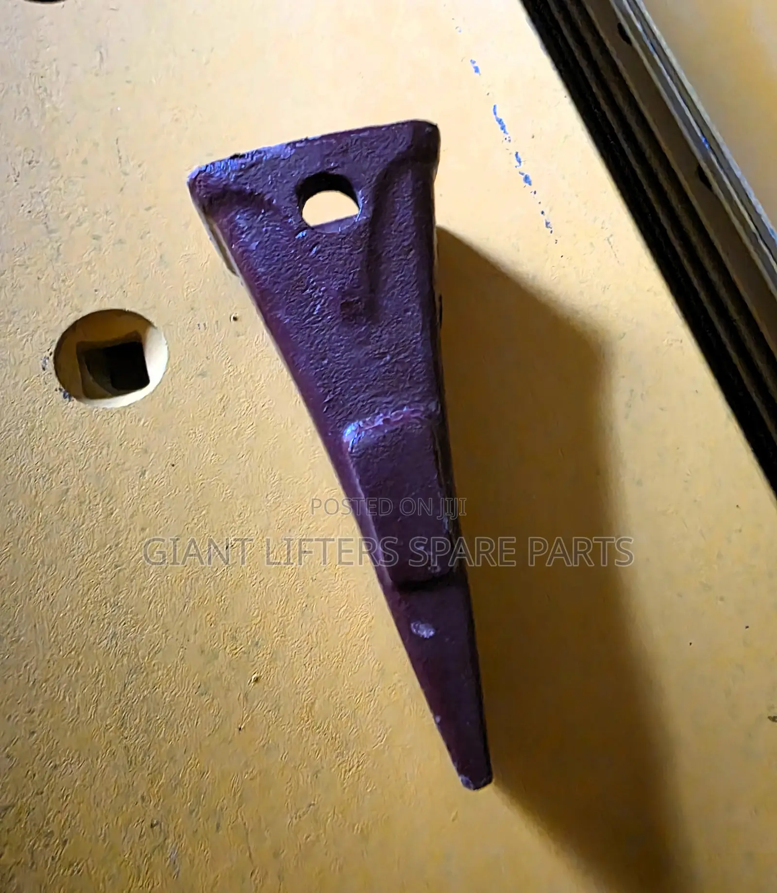 1U3202 J200 Long Bucket Tooth / Tip