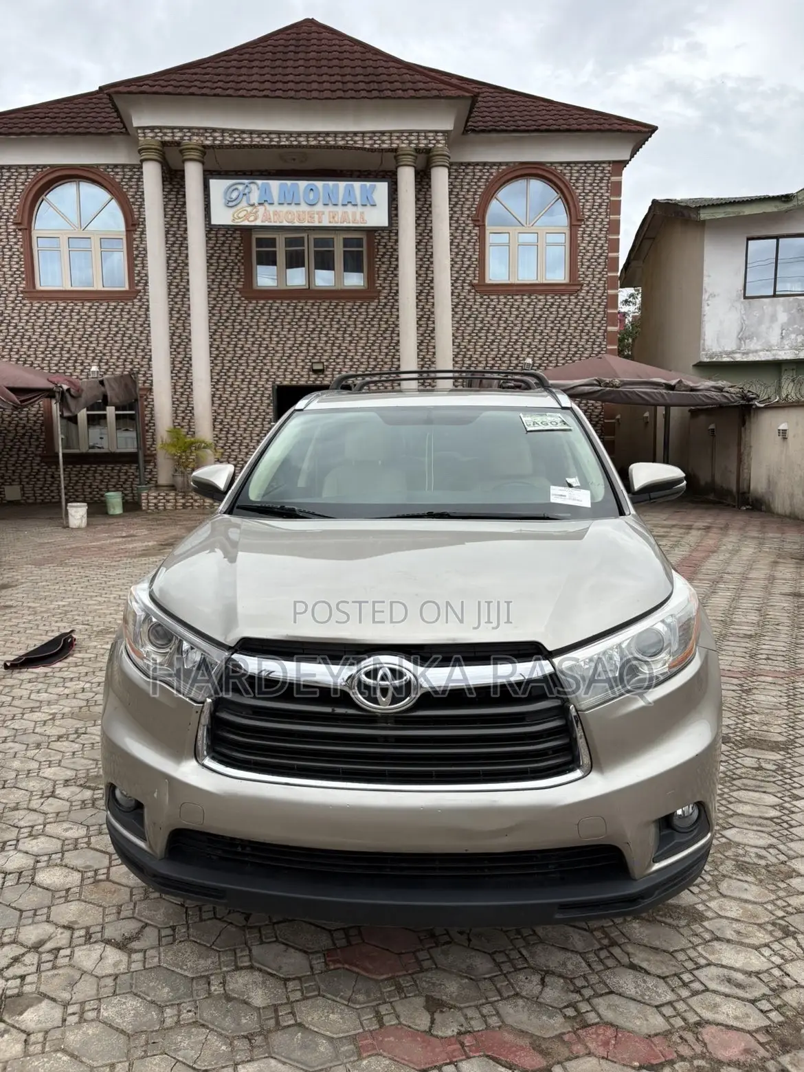 Toyota Highlander XLE 4dr SUV AWD (3.5L 6cyl 6A) 2015 Gold