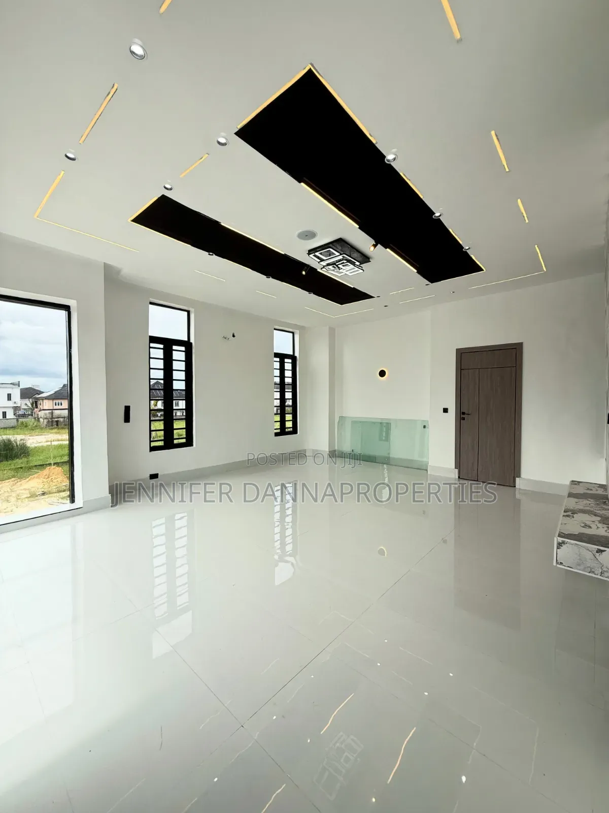 5bdrm Duplex in Sangotedo for sale