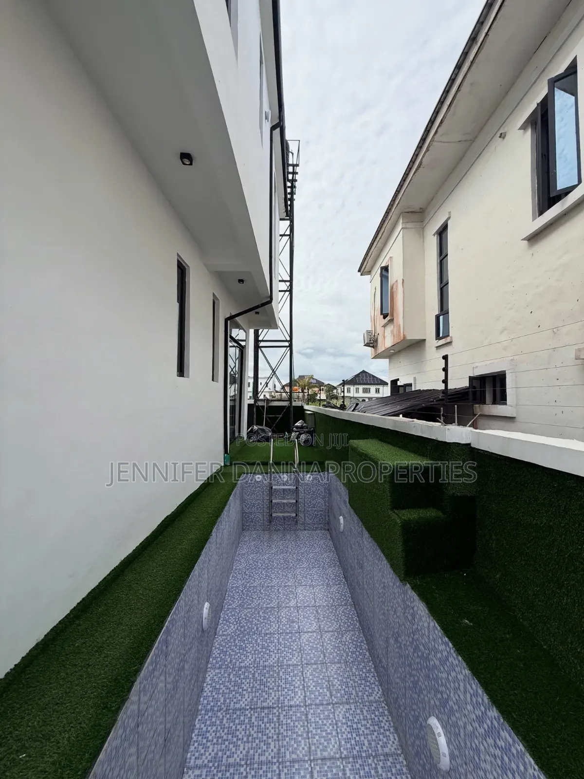 5bdrm Duplex in Sangotedo for sale