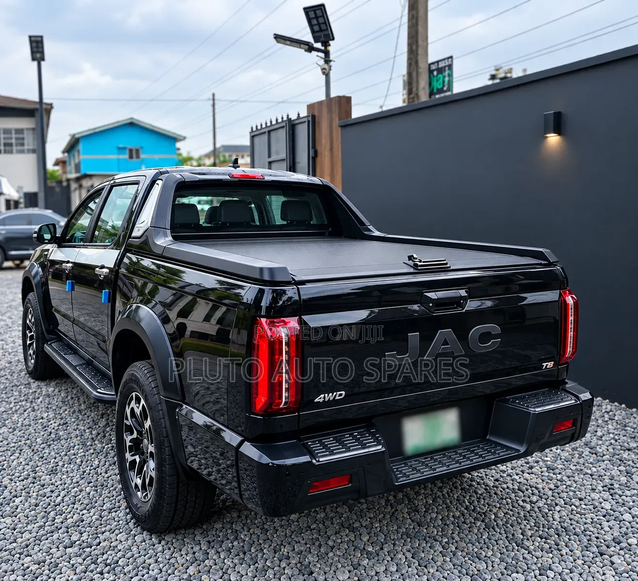Jac T9 4×4 Aluminum Retractable Roller Boot Cover TRD Spoiler