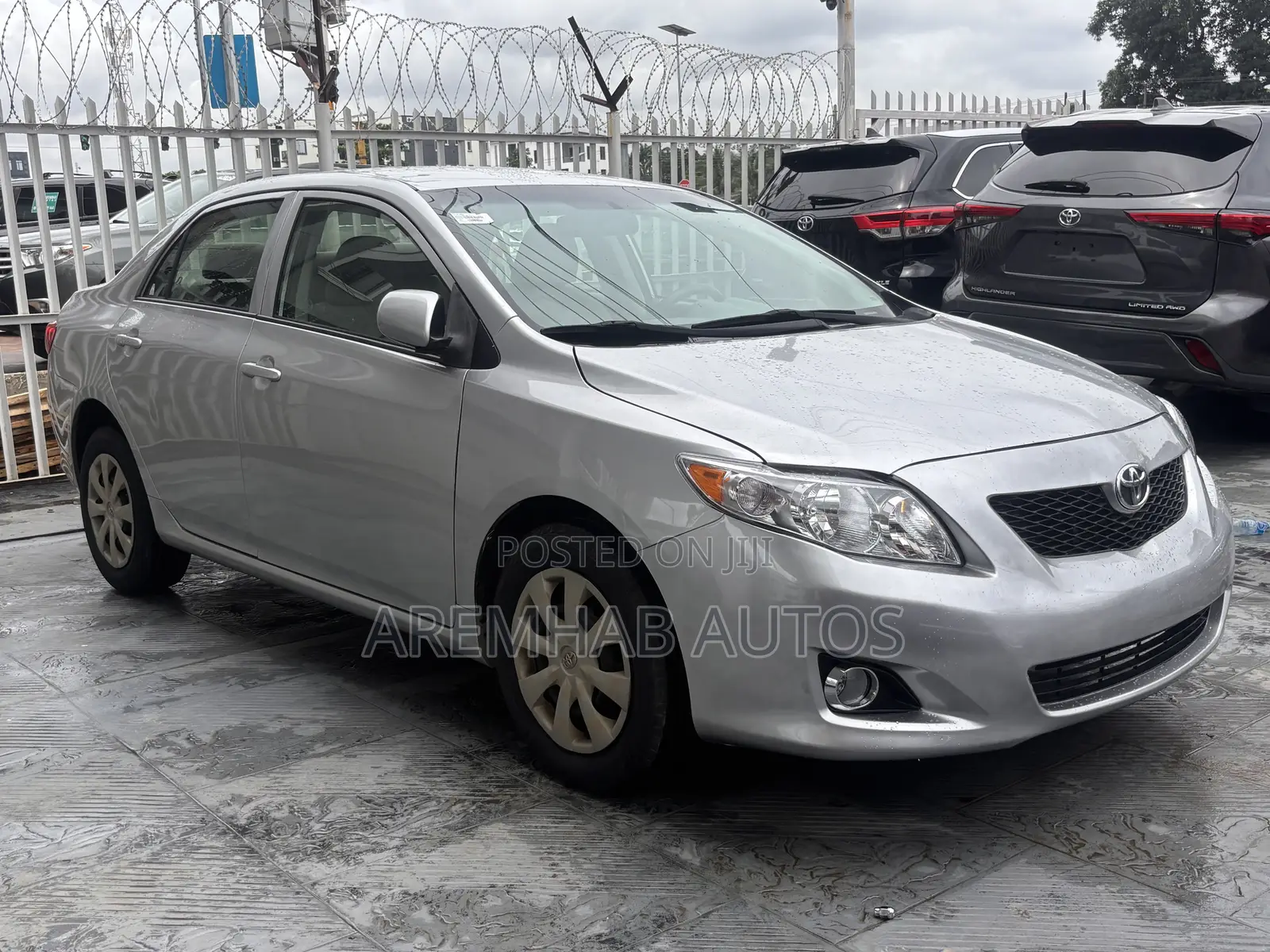 Toyota Corolla LE 4dr Sedan (1.8L 4cyl 4A) 2010 Silver