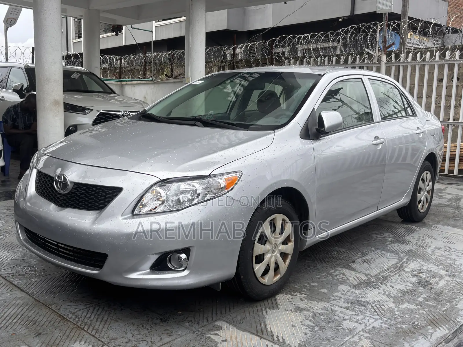 Toyota Corolla LE 4dr Sedan (1.8L 4cyl 4A) 2010 Silver