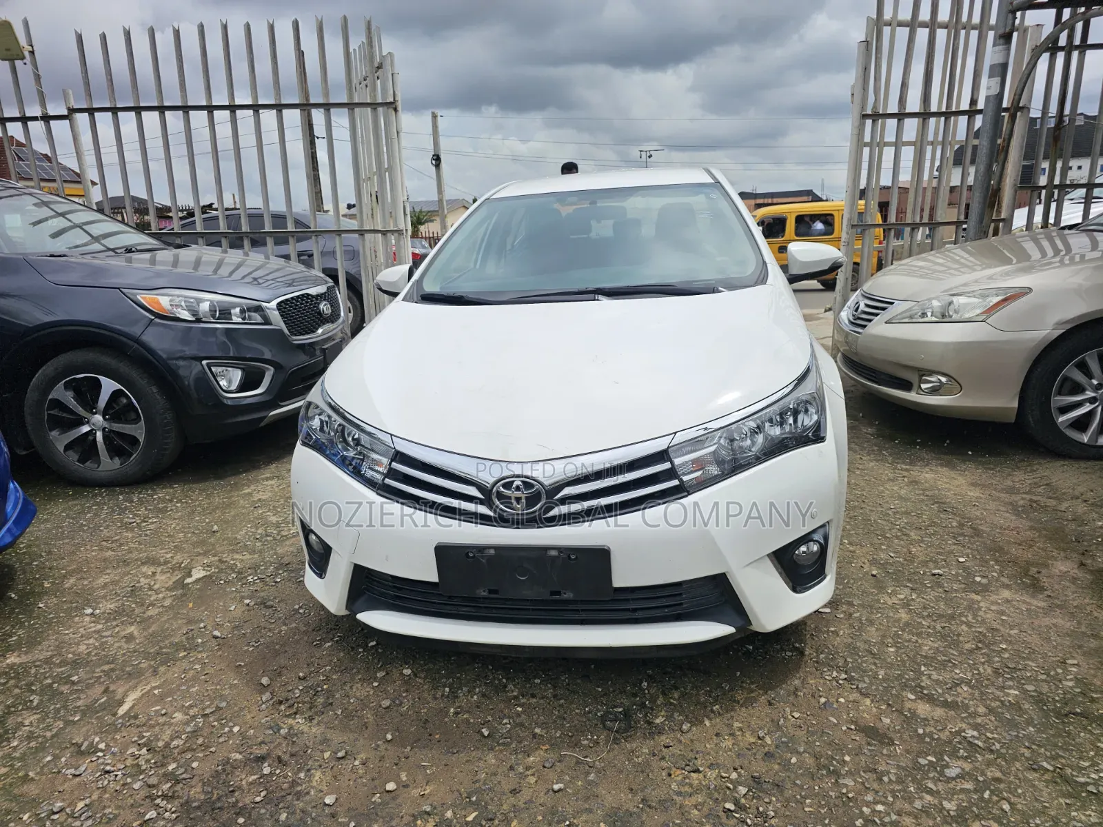 Toyota Corolla LE 4dr Sedan (1.8L 4cyl CVT) 2016 White