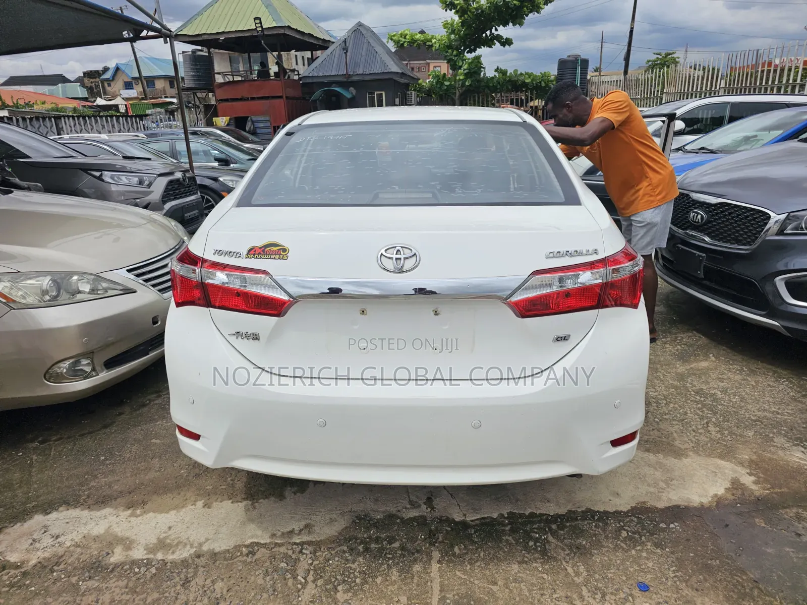 Toyota Corolla LE 4dr Sedan (1.8L 4cyl CVT) 2016 White
