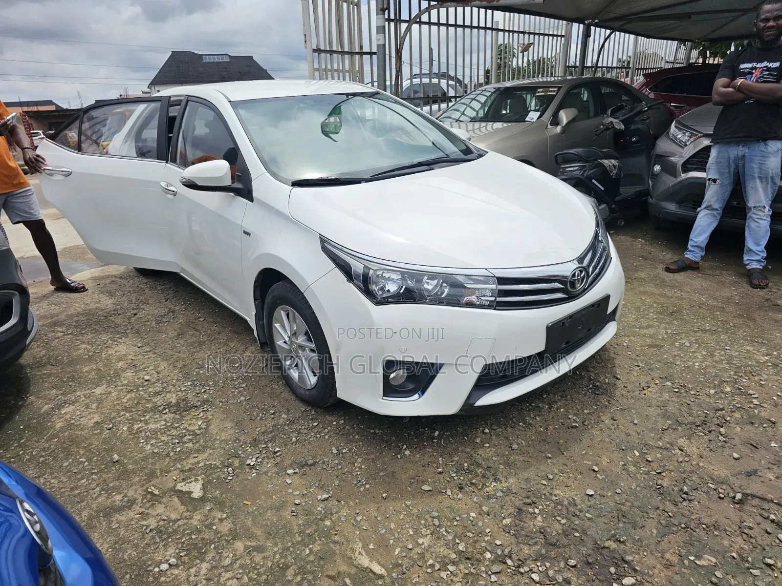 Toyota Corolla LE 4dr Sedan (1.8L 4cyl CVT) 2016 White