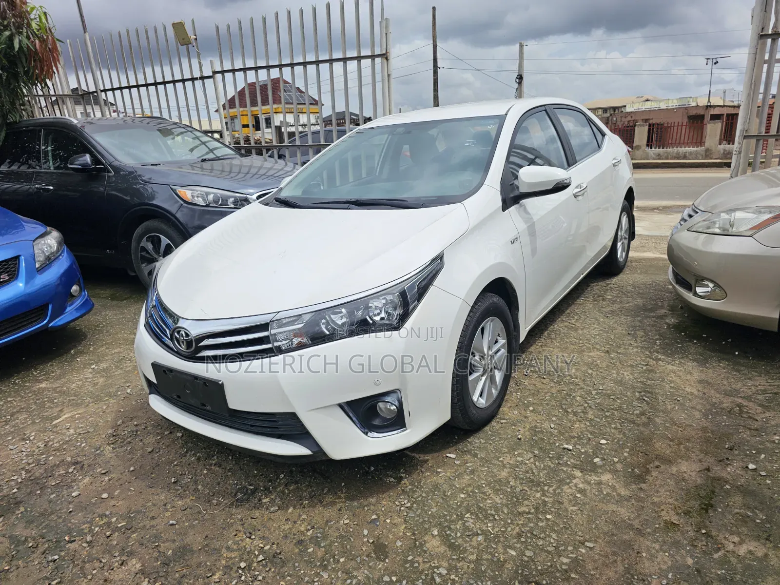Toyota Corolla LE 4dr Sedan (1.8L 4cyl CVT) 2016 White