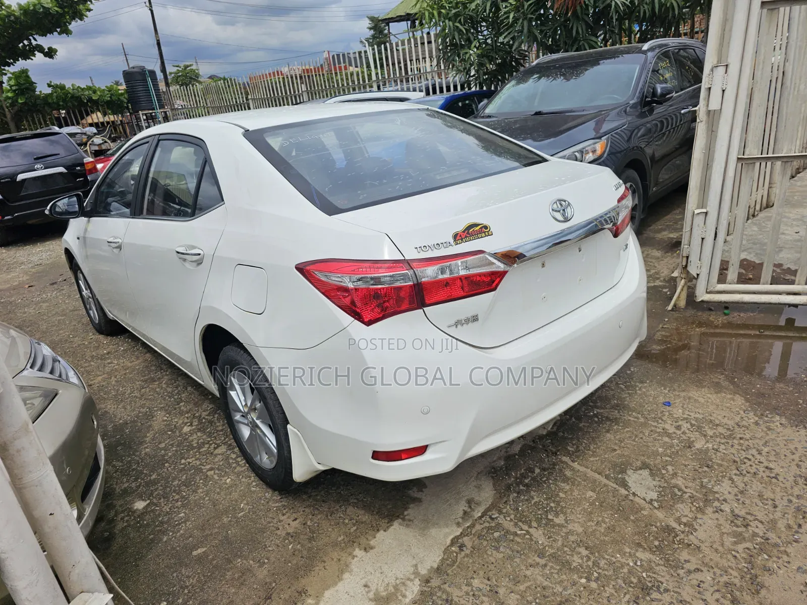 Toyota Corolla LE 4dr Sedan (1.8L 4cyl CVT) 2016 White