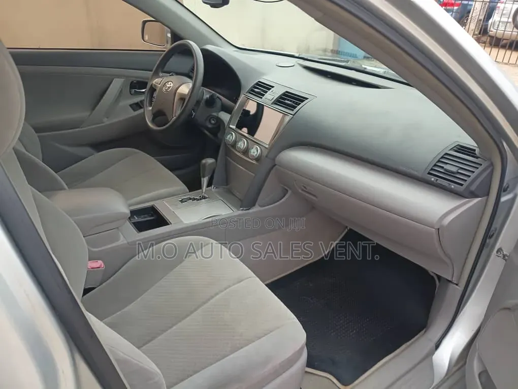 Toyota Camry LE 4dr Sedan (2.4L 4cyl 5A) 2008 Silver