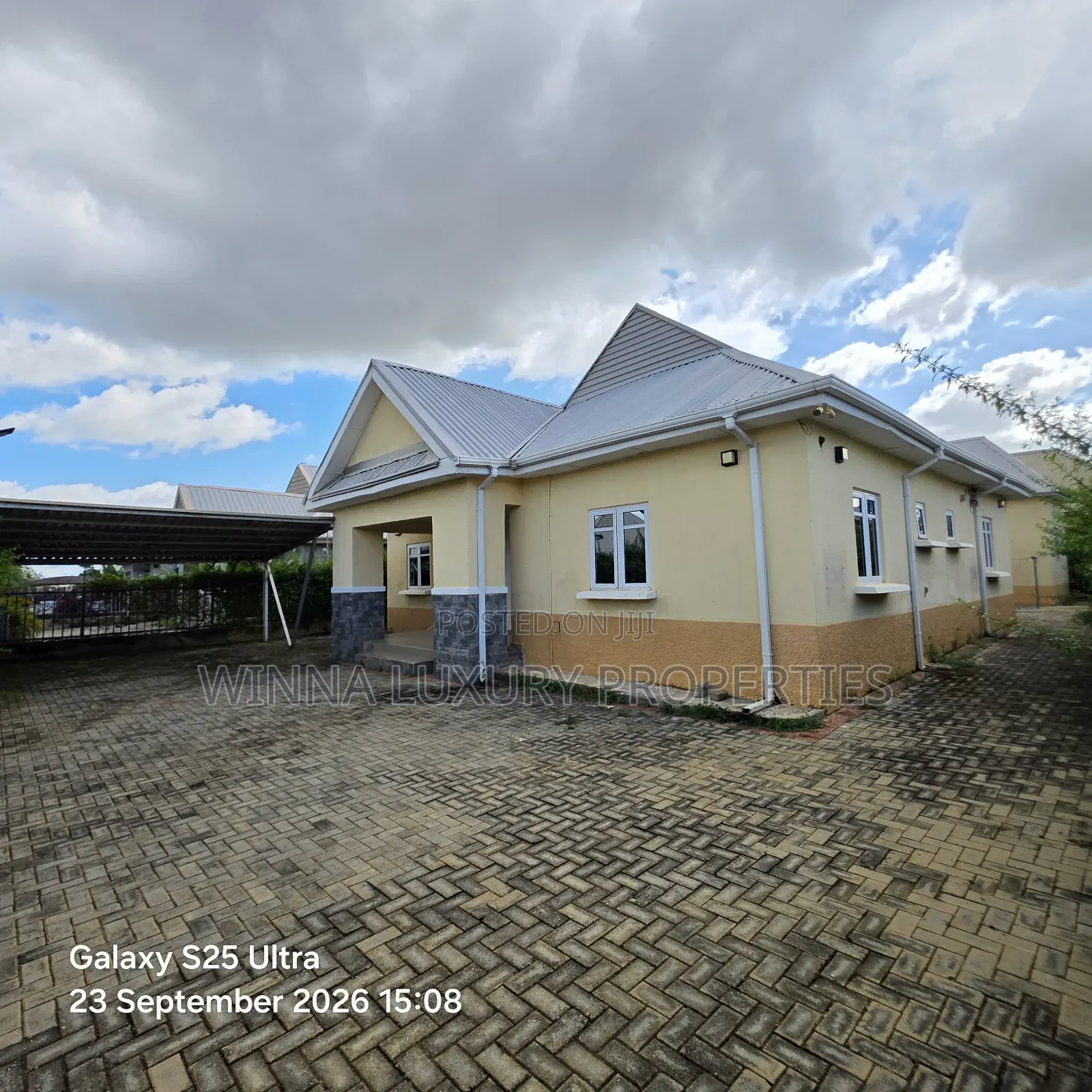 5bdrm Bungalow in Von Garden Estate, Lugbe District for sale