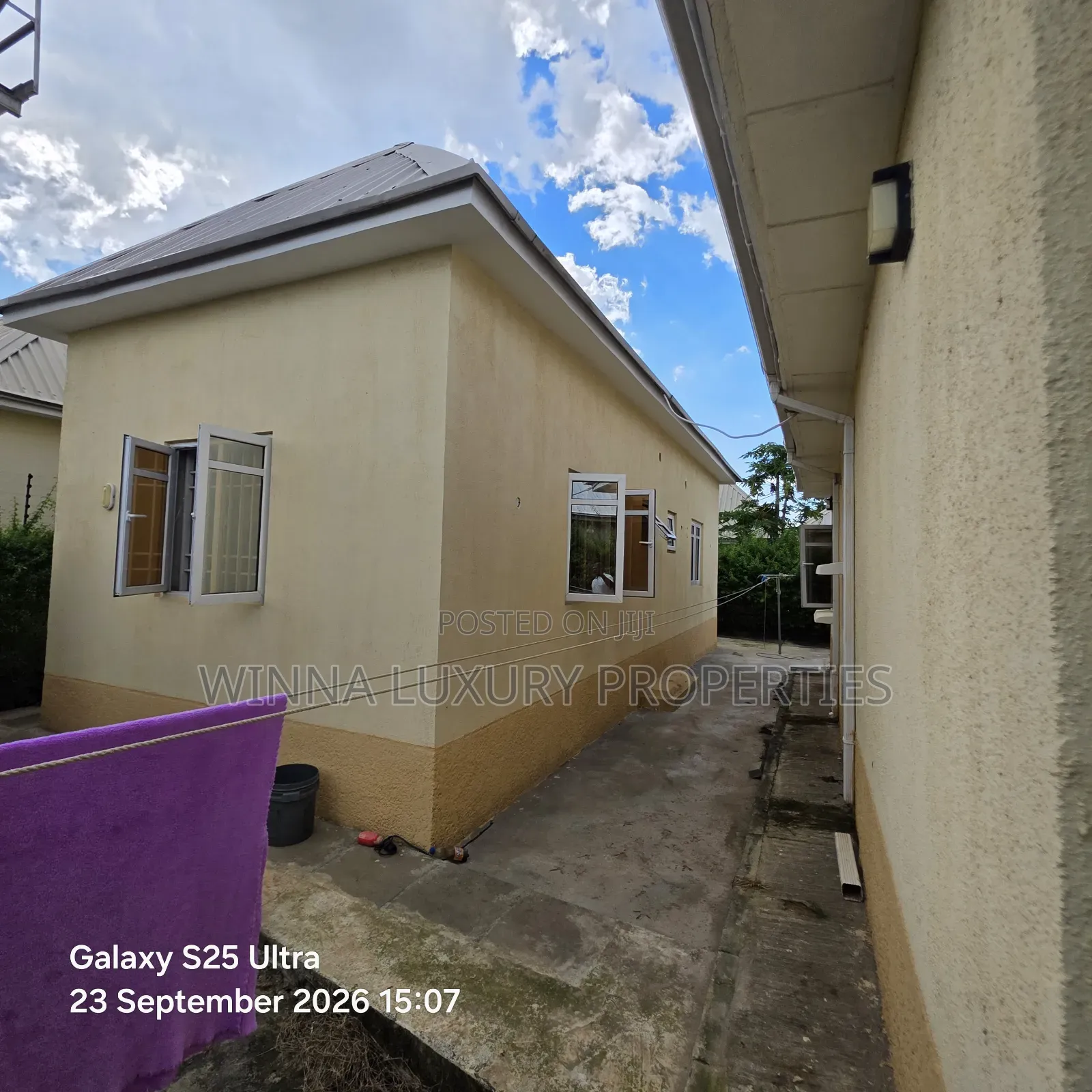 5bdrm Bungalow in Von Garden Estate, Lugbe District for sale