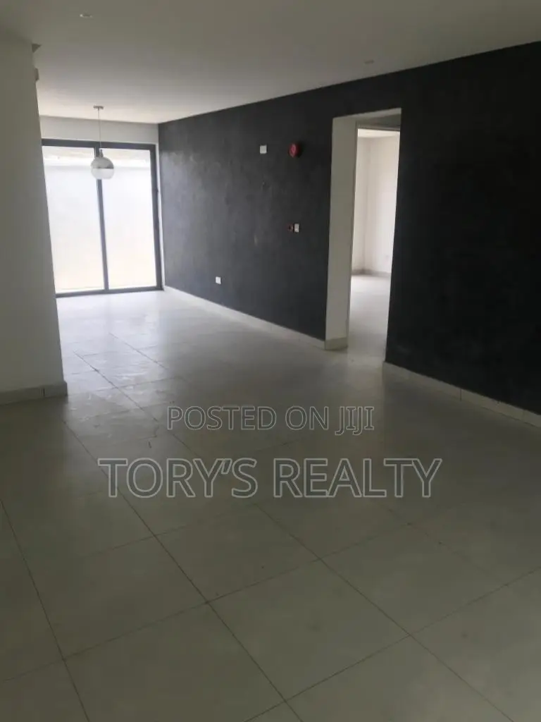 3bdrm Townhouse / Terrace in Agungi for rent