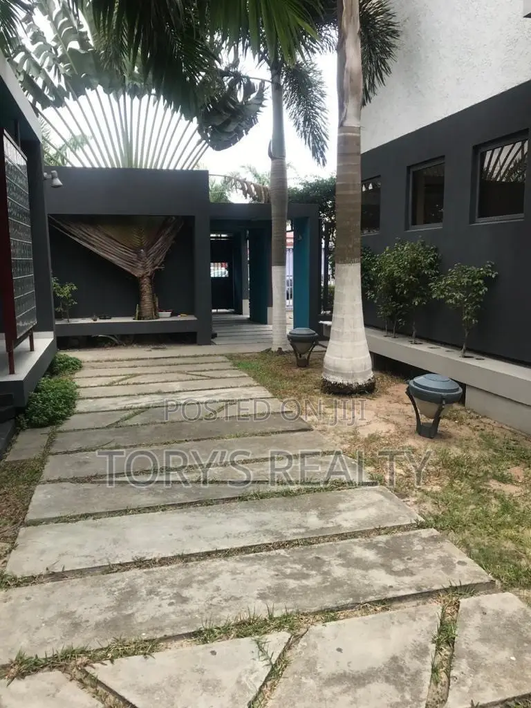 3bdrm Townhouse / Terrace in Agungi for rent