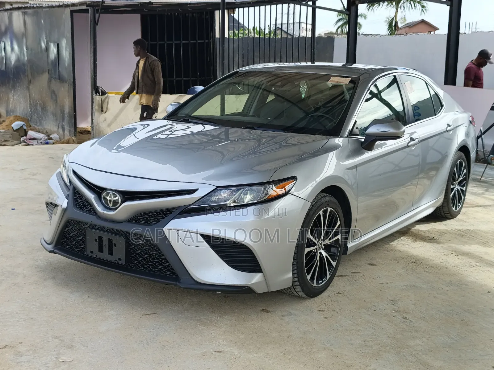 Toyota Camry SE FWD (2.5L 4cyl 8AM) 2018 Silver
