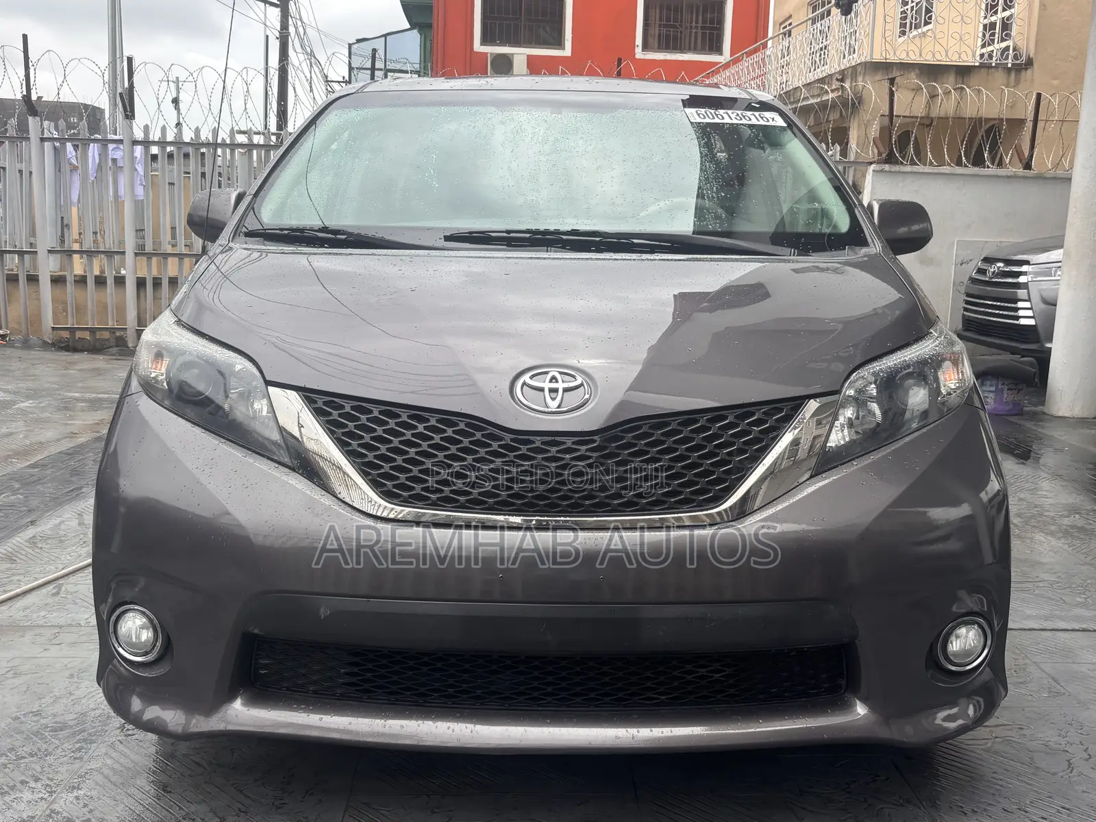 Toyota Sienna SE FWD 8-Passenger 2013 Gray