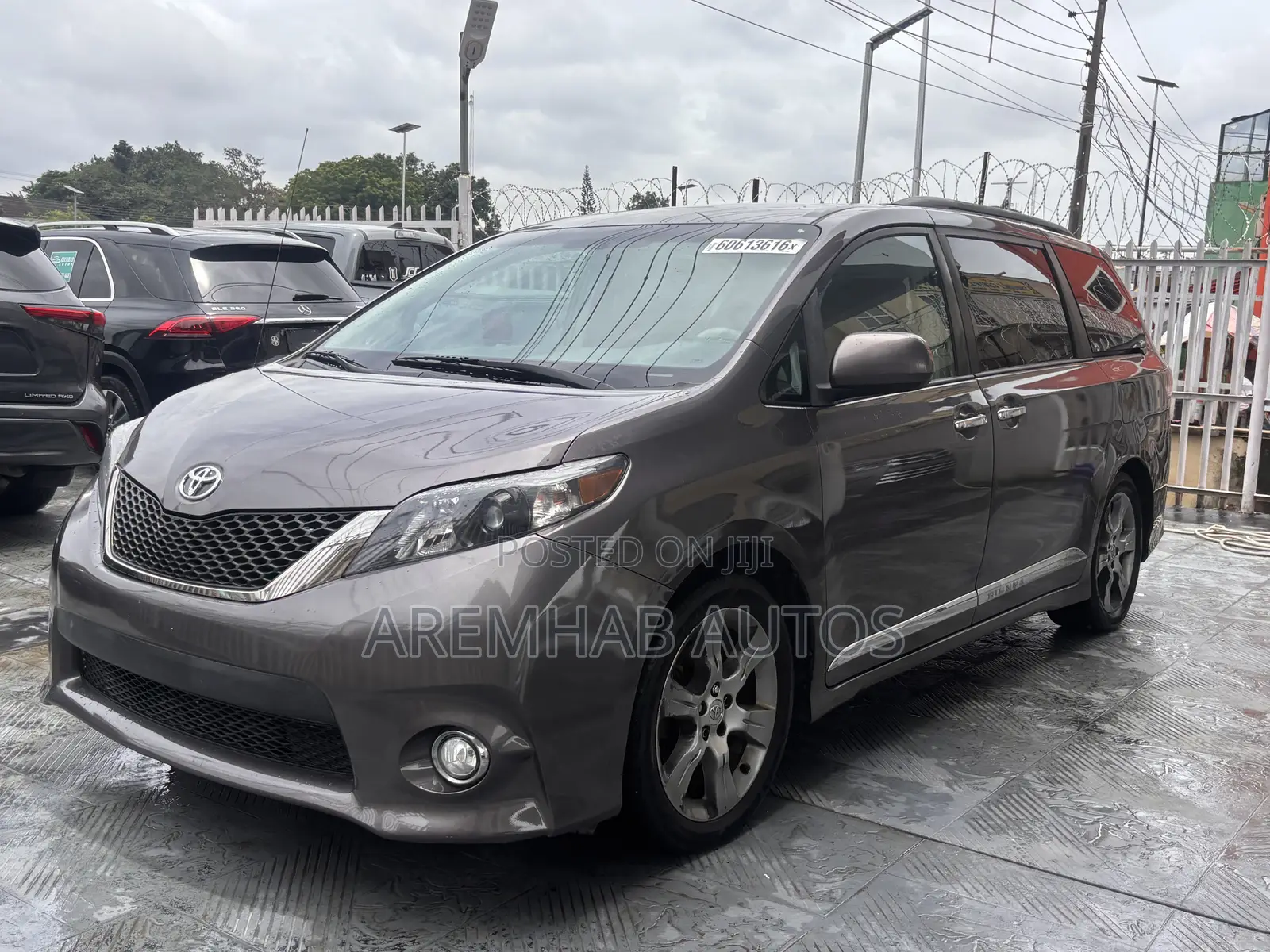 Toyota Sienna SE FWD 8-Passenger 2013 Gray