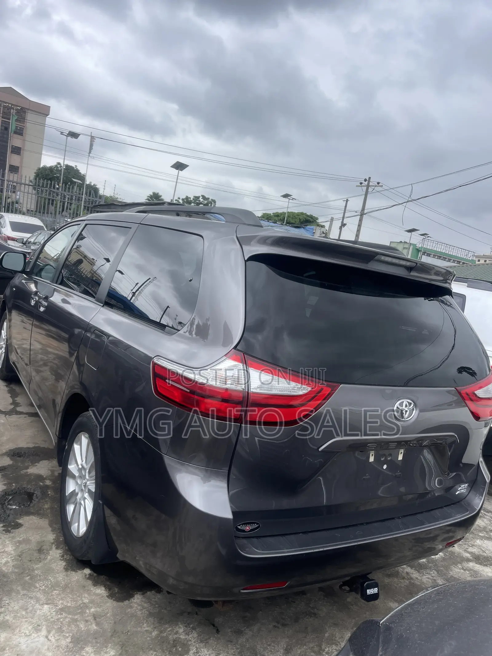 Toyota Sienna XLE 7 Passenger Auto Access Seat (3.5L 6cyl 6A) 2016 Gray