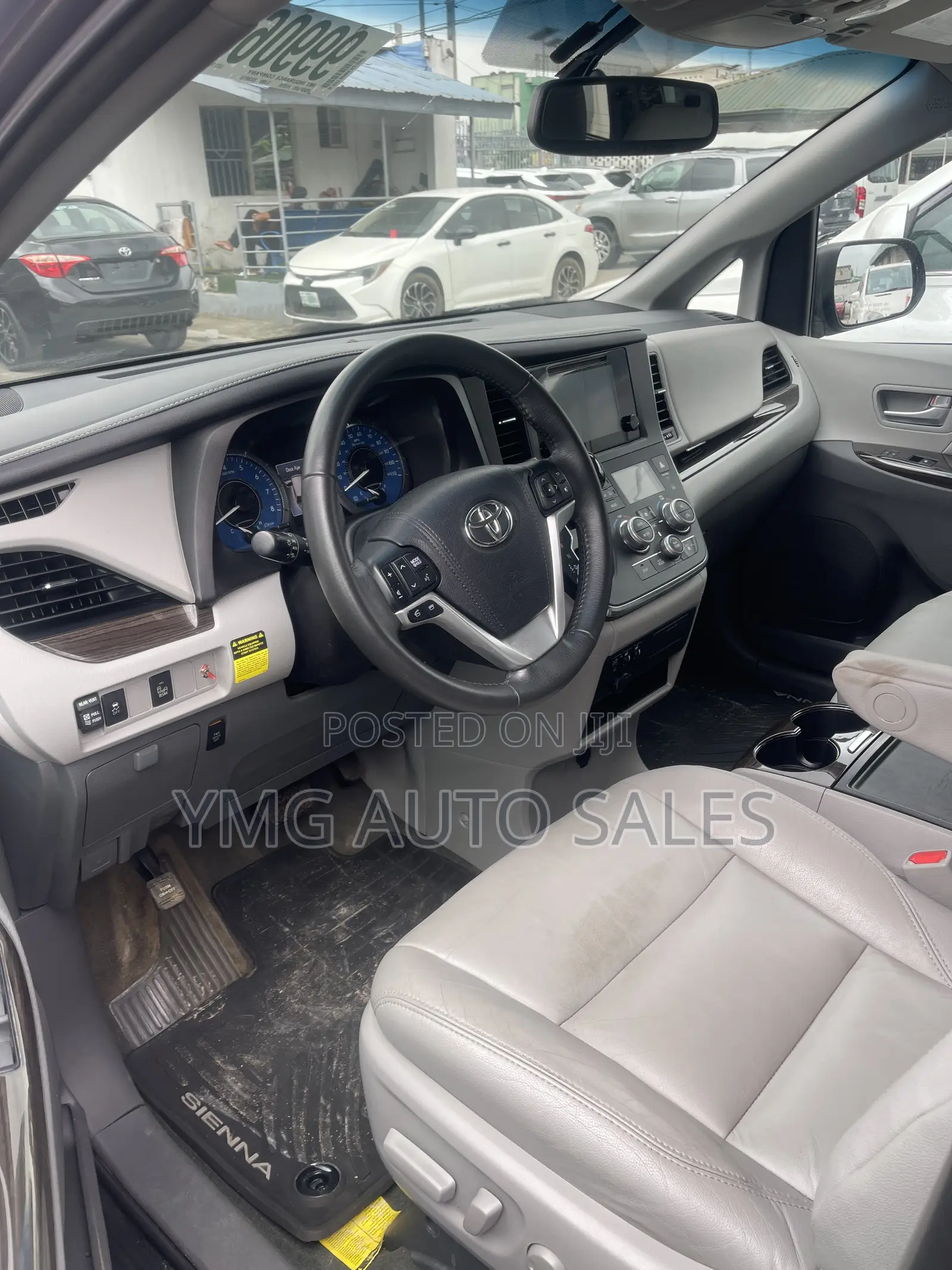 Toyota Sienna XLE 7 Passenger Auto Access Seat (3.5L 6cyl 6A) 2016 Gray