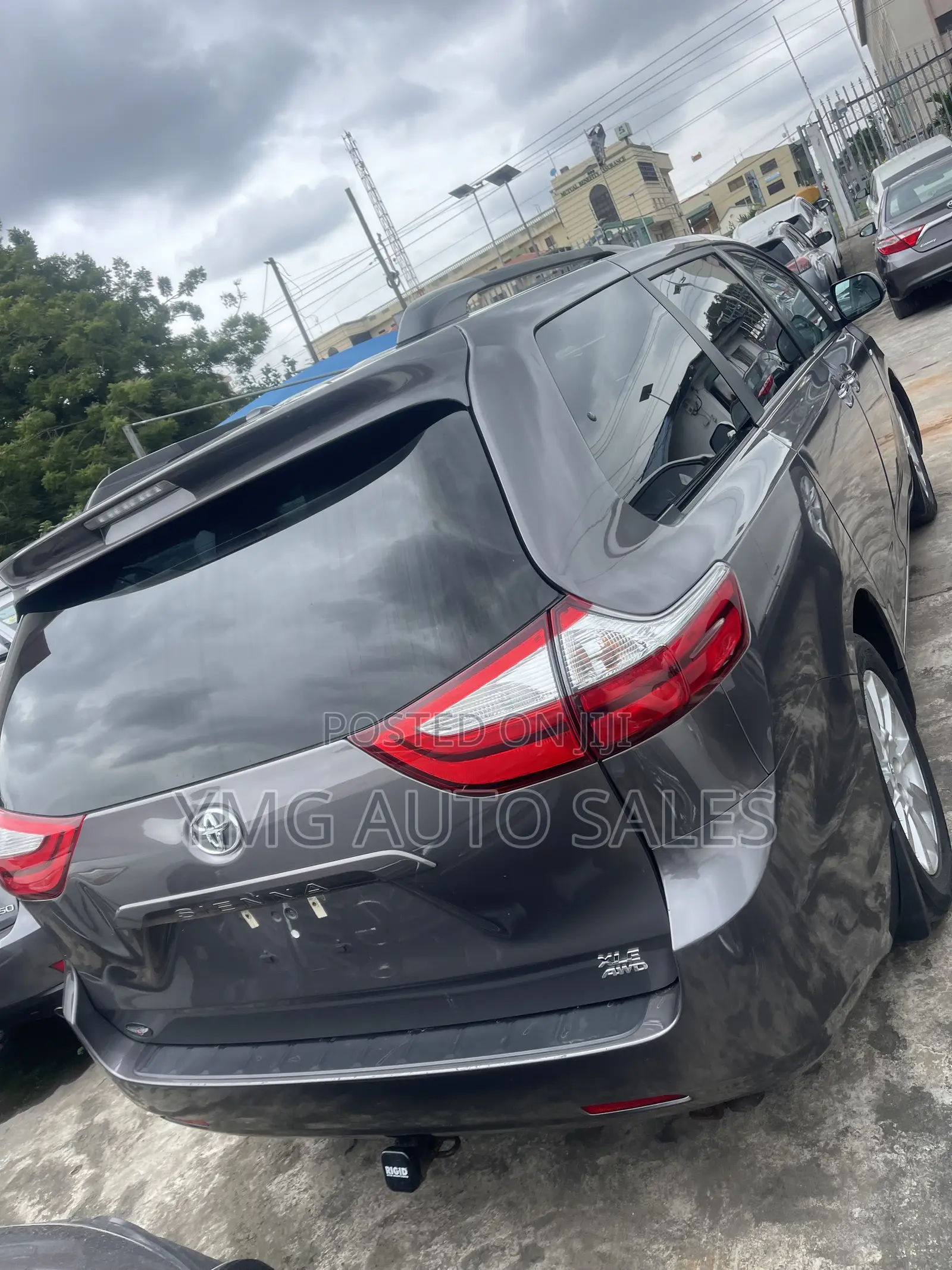 Toyota Sienna XLE 7 Passenger Auto Access Seat (3.5L 6cyl 6A) 2016 Gray