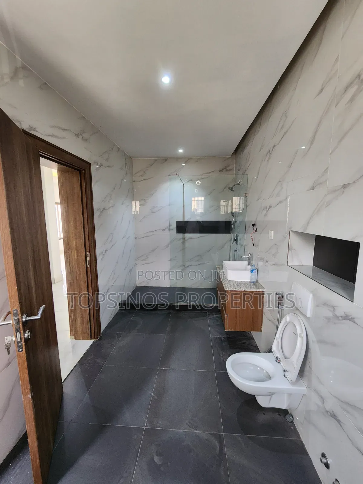 5bdrm Duplex in Life Camp for rent