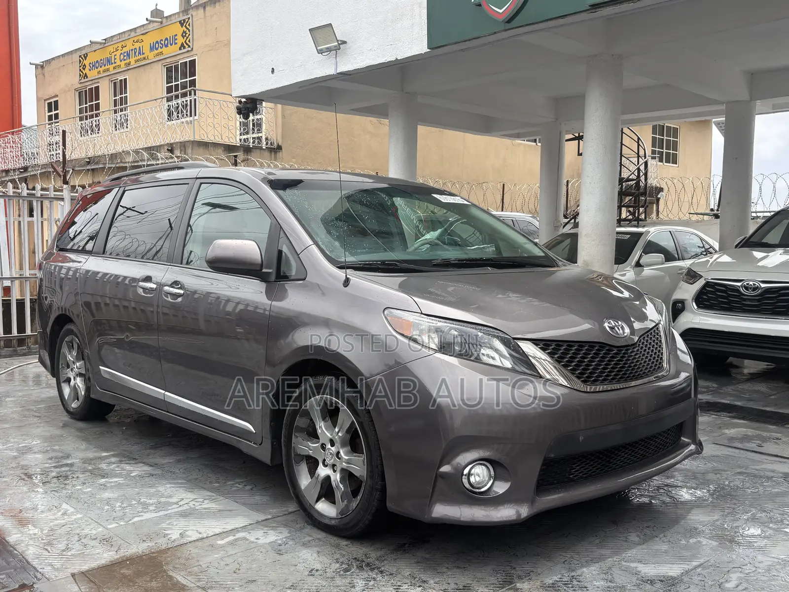 Toyota Sienna SE FWD 8-Passenger 2013 Gray